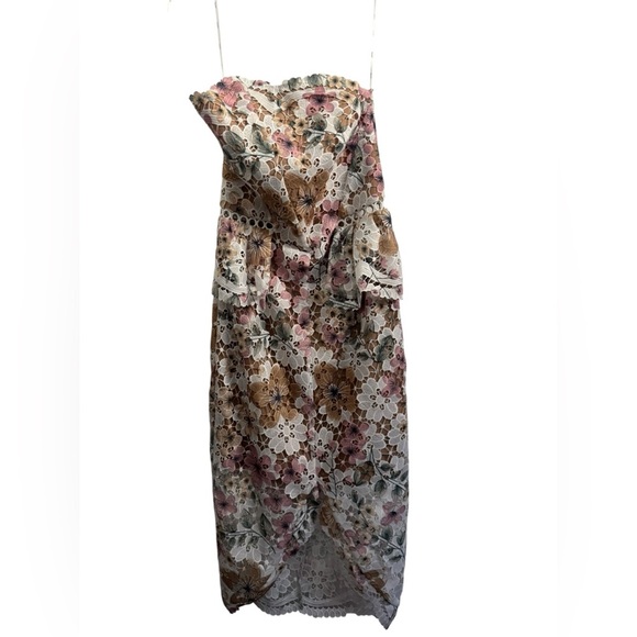 Elliatt Times Peplum Lace Midi-Dress S B1932 - Picture 4 of 6